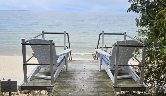 Incredible Lake Michigan views/sunsets. Intimate cottage with sandy beach.