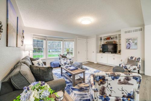 Indiana Dunes Home w/Gas Grill: 1 Mi to Beach!