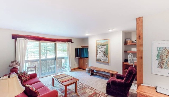 Inviting & secluded condo with a balcony - short hike to Mad River, near skiing