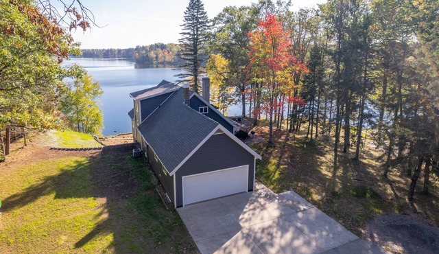 JJ's Lakeside Hideaway: A Winter Retreat for Snowmobile Adventures