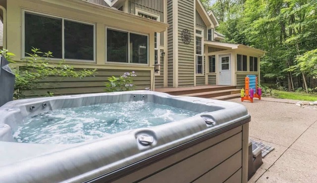 Juniper Presents: Harbor Ctry-Gorgeous Cape Cod Home- 2 Wooded Acrs