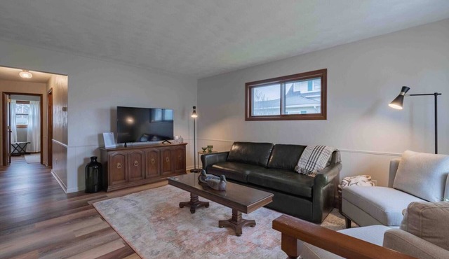 Kick off your shoes and relax with the whole family at this peaceful 1970’s ranch