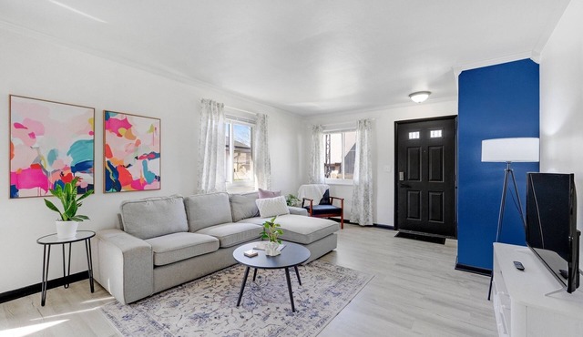 King Bed, Fenced Yard, Parking, TV’s in all rooms! Near parks