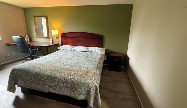 King Bed | Non-Smoking