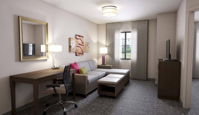 King Suite. Free Breakfast. Pool. Only 5 Miles from Purdue University!