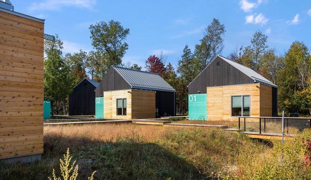 KOTI 1 (Two Bedroom) Traverse City's Scandinavian Cabins, vacation home on TART & mins to Traverse C.