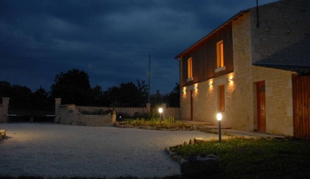 La Grange – Spacious 3-Bedroom 19th-Century Barn with Private Garden
