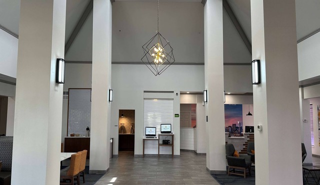 La Quinta Inn & Suites by Wyndham South Holland