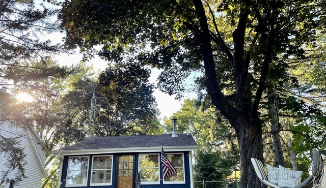Lake Country Guest Cottage & Sauna