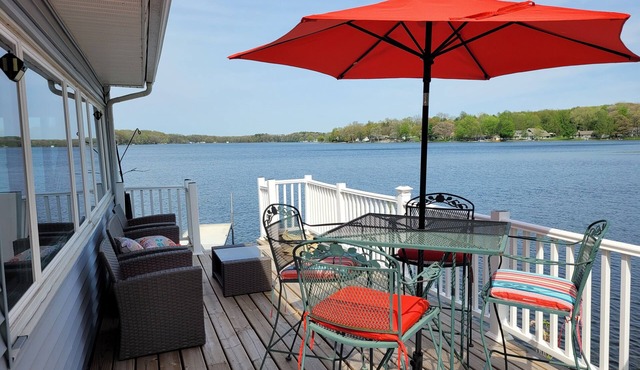 Lake Front home with with pontoon boat available for rent