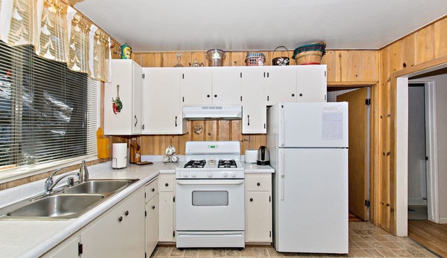 Lake Gregory Paradise. Two bedrooms. Few Minutes From The Lake.