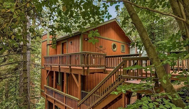 Lake Home in the Pines with a Dodger history