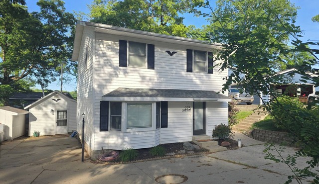Lake James Lakehouse Retreat w/Huge Deck, Dockspace, Great Views & room for 12!