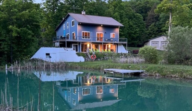 Lake Leelanau Therapy-HotTub/Kayaks/FirePit