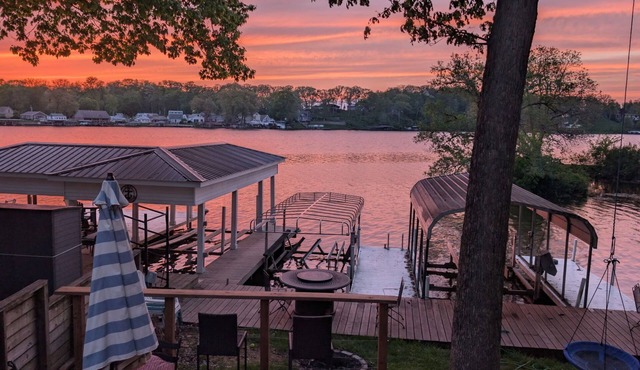 Lake-Level Retreat w Hot Tub, Picture Windows & 65” TV for Ultimate Relaxation
