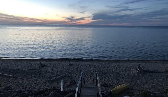 LAKE SUPERIOR AGATE HAVEN – A private Lake Superior home! Best sunsets!