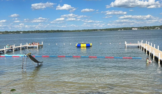 Lake view cottage on Delavan