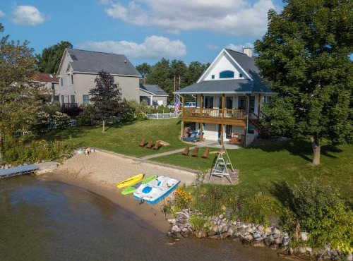 Lakefront 2 Saunas, Firepit, Kayaks, Dock & Boat