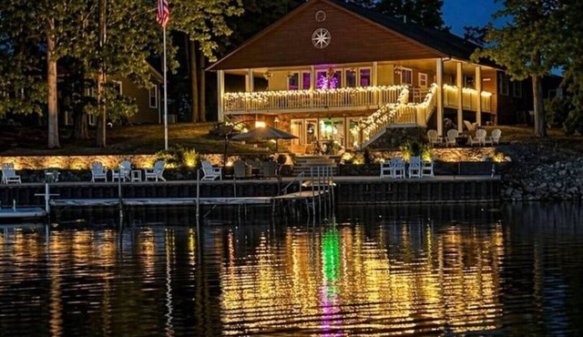 Lakefront 7BR | Sleeps 16 | Dock + 2 Kings