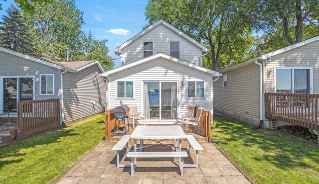 Lakefront Bliss - Chic Cottage/Dock/Boat Rentals