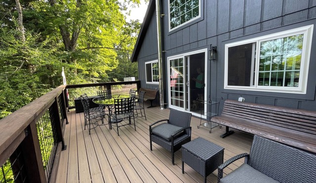 Lakefront Cabin Perched on Town Lake - Swim, Fish & Relax