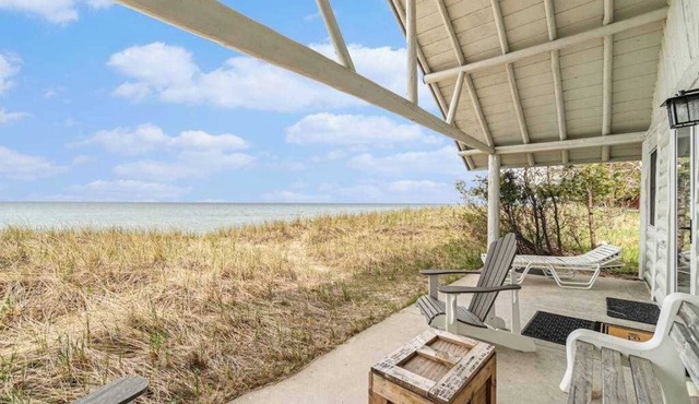 Lakefront cabin with 100 ft of Lake Michigan beach, full kitchen, loft, & deck