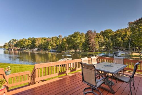 Lakefront Ludington Retreat w/Kayaks & Fire Pit!