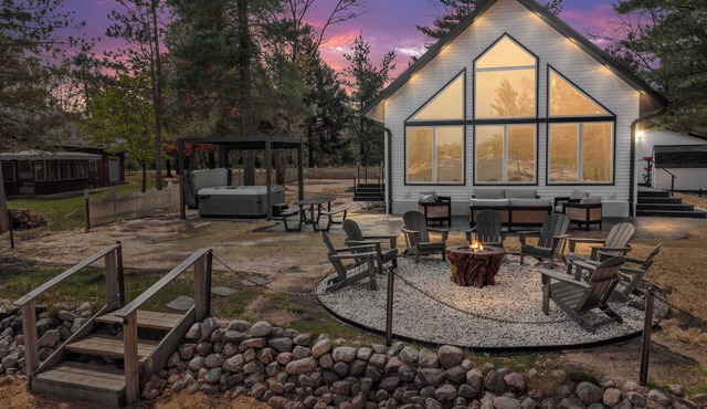 Lakefront Walkout Beach*Pontoon Rental*Hot Tub*