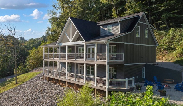 Lakeside Home - Pool Table - Fire Pit - Sleeps 12
