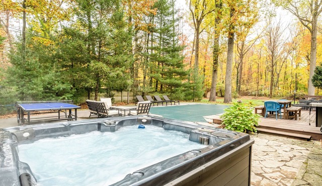 Lakeside Home With Pool & Hot Tub! Close To Beach!