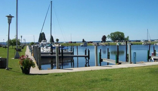 Lakeside Motor Inn