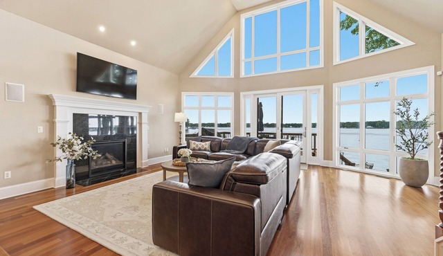 Lakeview on Magician- lakefront luxury