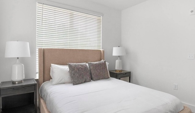 Landing | Chic 1BD, Gym, Pool in Mountain Brook