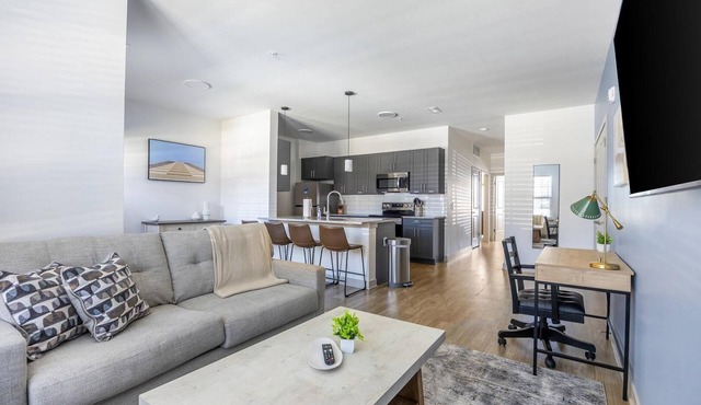 Landing | Stunning 2BD, Gym, Clubhouse