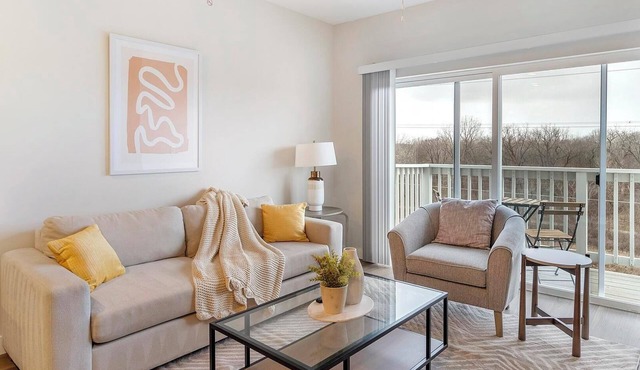 Landing | Stylish 1BD, Gym, Pool