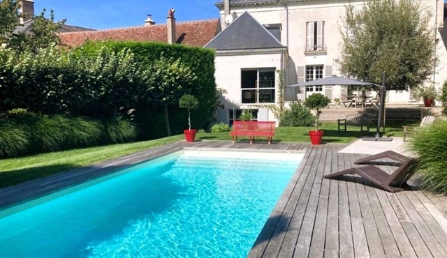 Large house with swimming pool on the banks of the Cher