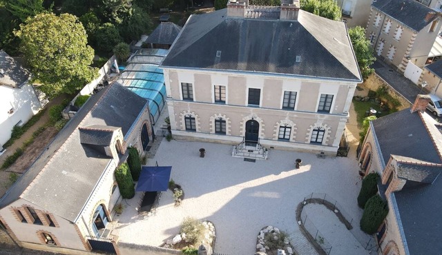 Large property in a wine-producing village, garden, pool, Anjou Loire Valley