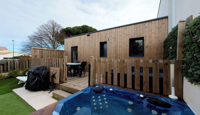 Le refuge Sablais" vacation home with air conditioning and jacuzzi