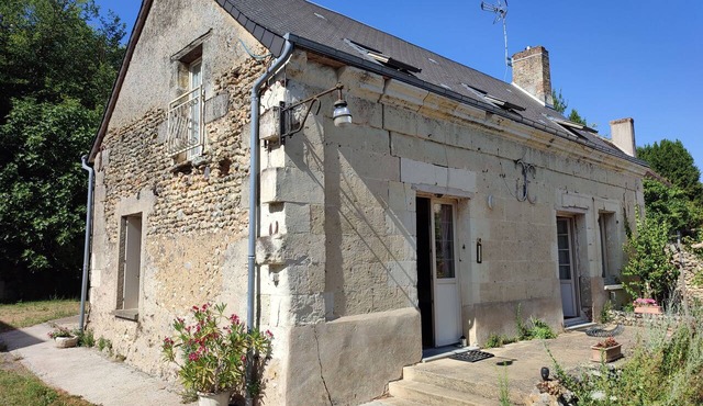 Le Relais de la Billette is a village house with an enclosed courtyard and a garden.