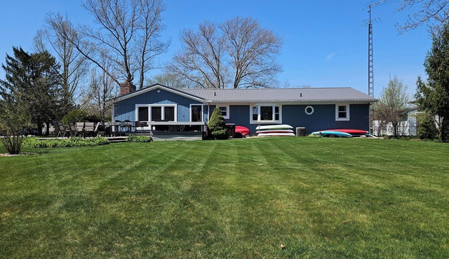 Life is Better on the Lake! 3 Bedroom Lake house with Dock for boat and Kayaks