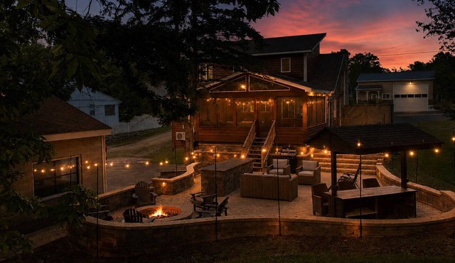 Linn Lodge | Fire Pit, 5+ Night Stays Include Golf Cart | Sleeps 10