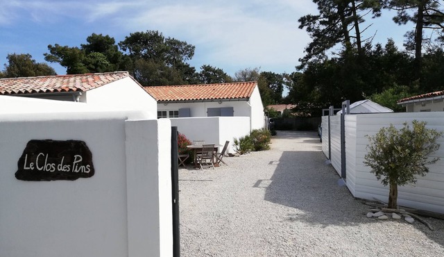 LODGING FOR 4 PEOPLE, 2 BEDROOMS, PRIVATE PATIO, HEATED SWIMMING POOL, PRIVATE PARKING