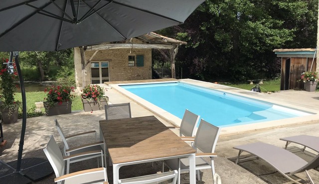 Loft with Jacuzzi and Sauna by the river. in Saint-Pierre-Du-Palais