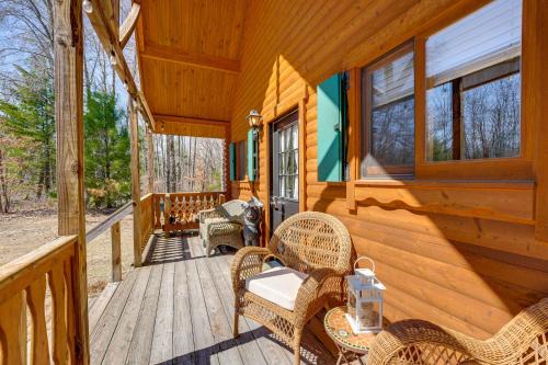 Log Cabin Near Dragon Trail at Hardy Dam!