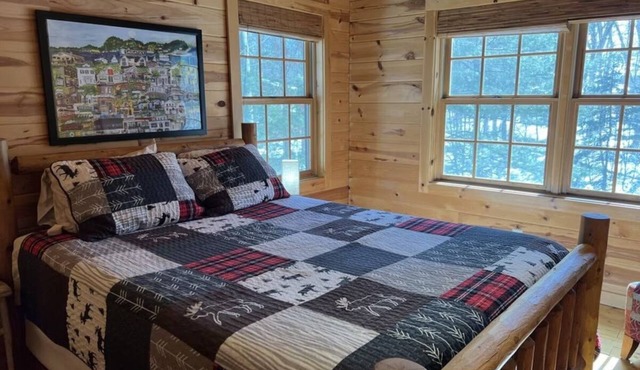 Log Cabin on Serene Goshorn Lake, Minutes From Vibrant Saugatuck & Douglas