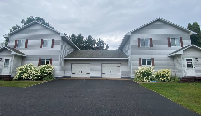 Lovely 2-bedroom in Harvey, under 10min drive to downtown Marquette