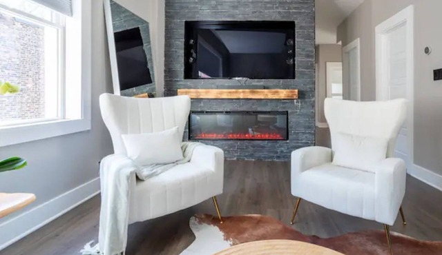 -Lovely 5BD/3BR/3Parking on premises/Sleeps 14 guests/Andersonville