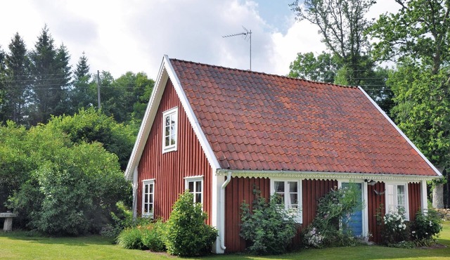 Lovely home in Tving with sauna