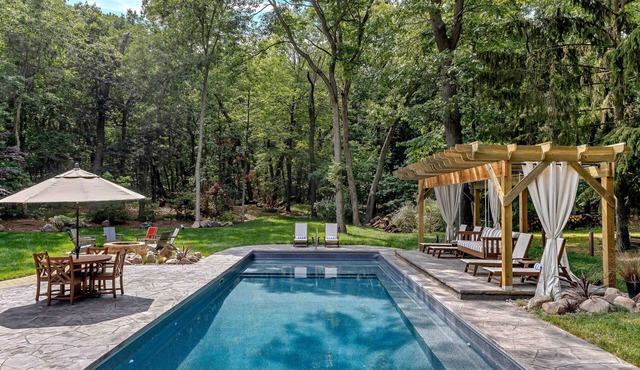 Luxe Family Retreat Pool & Hot Tub Near Beach