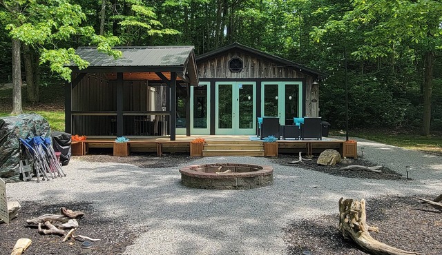 Luxurious cabin on Little Blue River and the Ohio River.